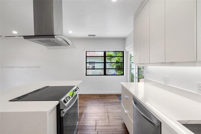 Building Photo - 301 SW 51st Ave