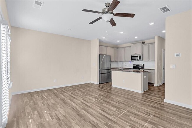 Building Photo - 585 McWilliams Rd SE