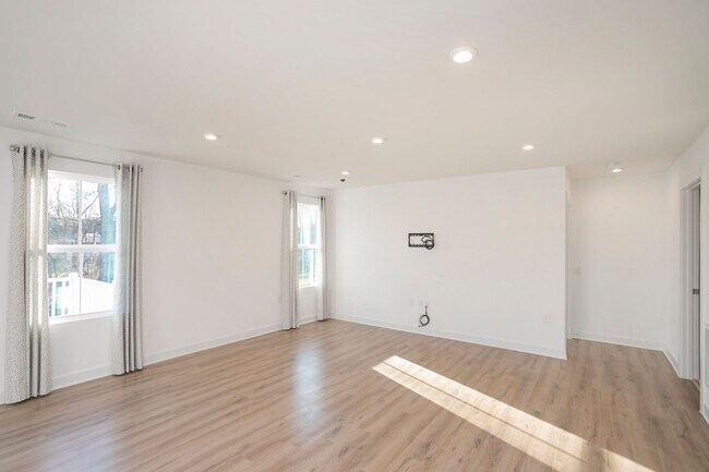 Building Photo - Beautiful One Level Home in Columbia!