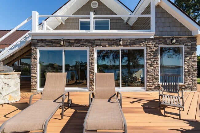 Building Photo - Waterfront Property