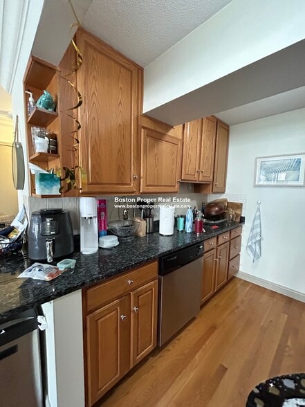 Building Photo - 108 Peterborough St