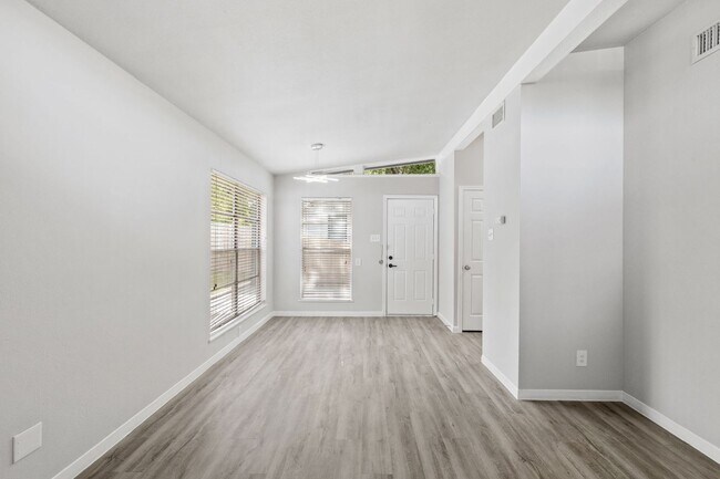 Building Photo - 2825 San Gabriel St
