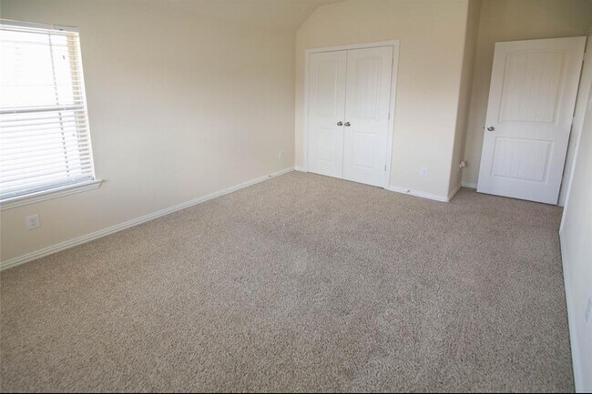 Building Photo - 1327 Graham Trace Ln