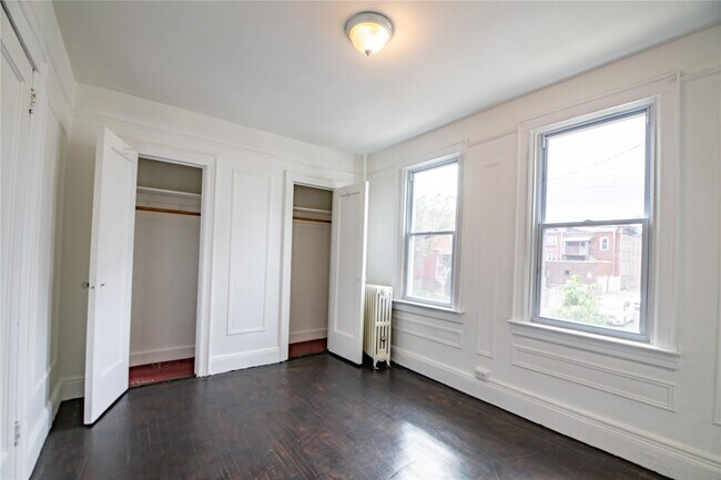 Building Photo - 2436 Dorsey St