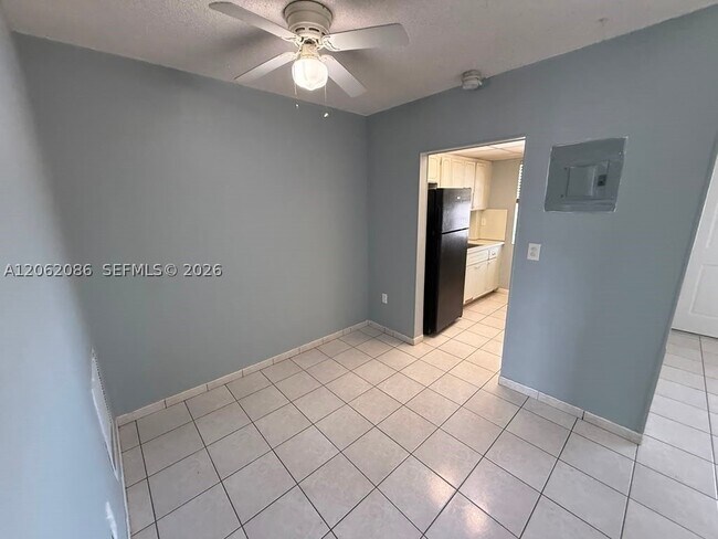 Building Photo - 1154 W 35th St