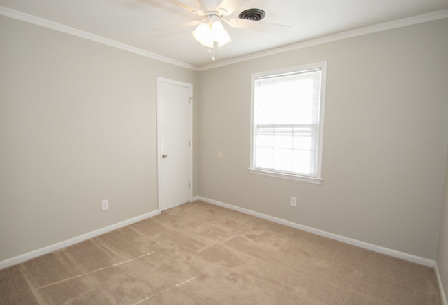 Building Photo - Spacious home in Pine Valley community!