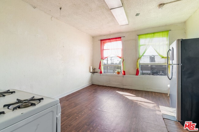 Building Photo - 256 W Florence Ave