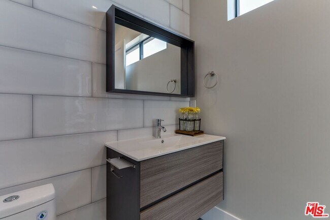 Building Photo - 4830 1/2 Pickford St