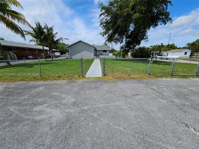 Building Photo - 4149 SW 52nd St