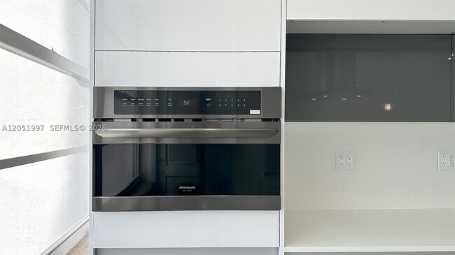 Building Photo - 18061 Biscayne Blvd