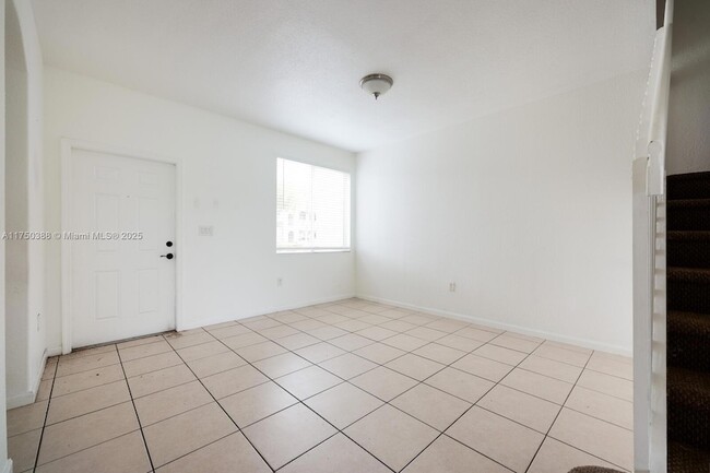 Primary Photo - 2818 SE 16th Ave