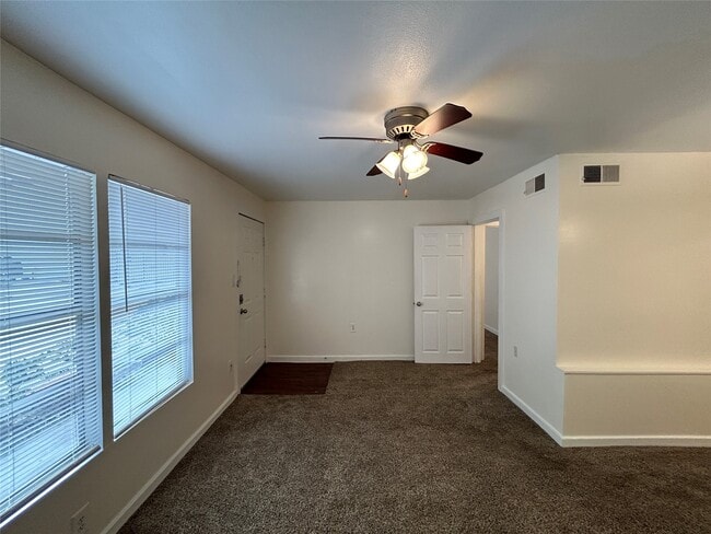 Building Photo - 5415 Scott St