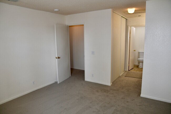 Building Photo - 10770 Aderman Ave