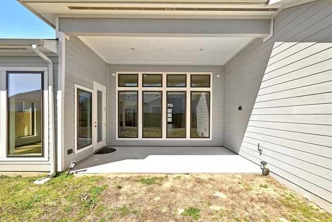 Building Photo - 9201 Spire View