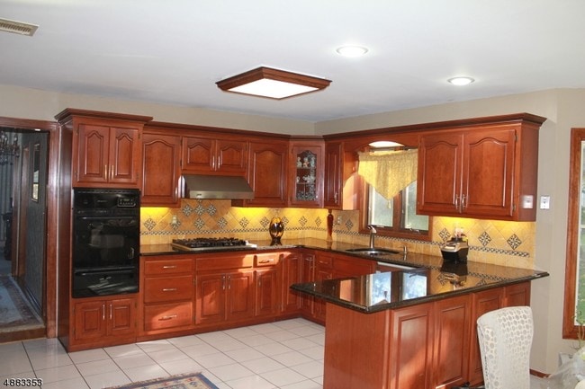 Building Photo - 5 New Castle Ct