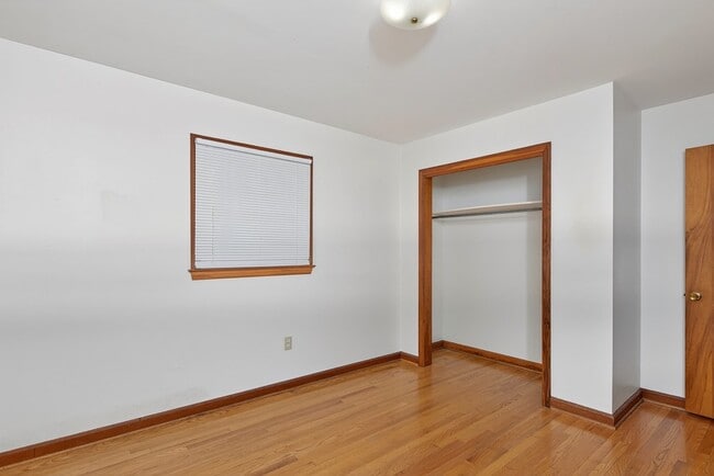 Building Photo - 316 Morningside Dr SW