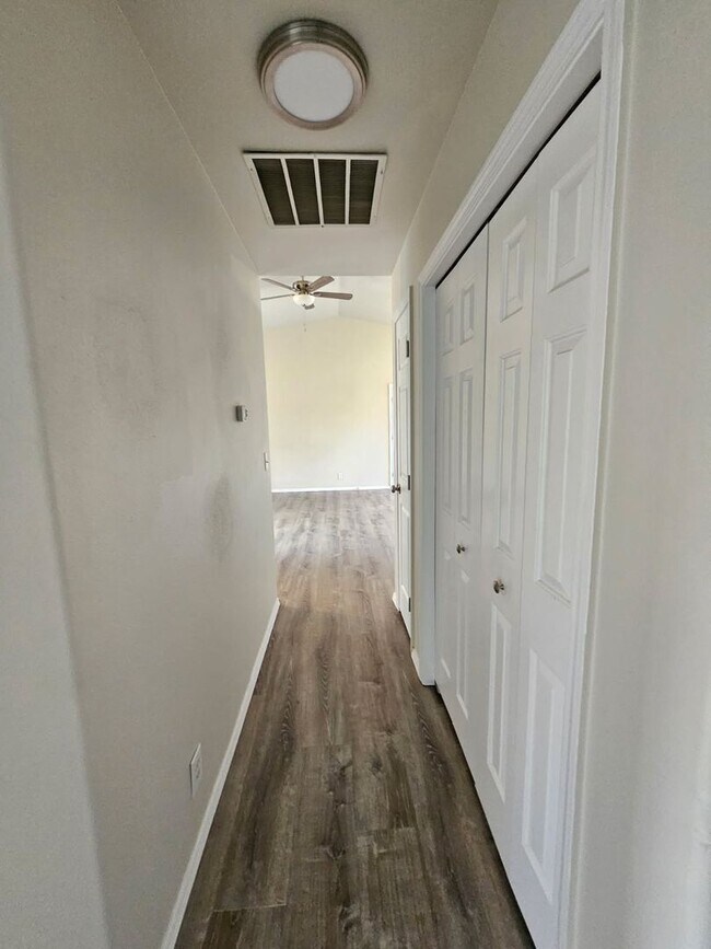 Building Photo - Cute Meridian Home!