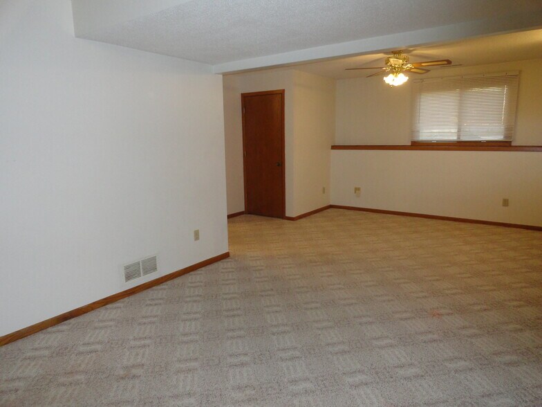 Building Photo - 1852 Evergreen Dr NW