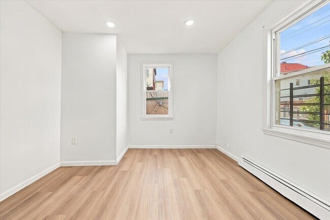 Building Photo - 149 37th St
