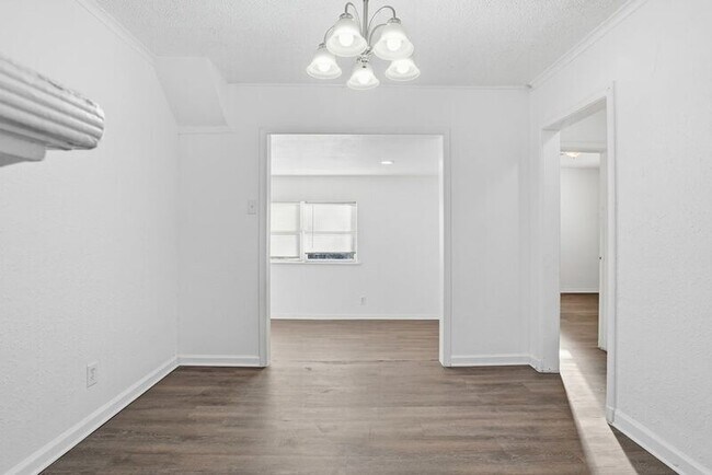 Building Photo - 1539 N Denver Ave