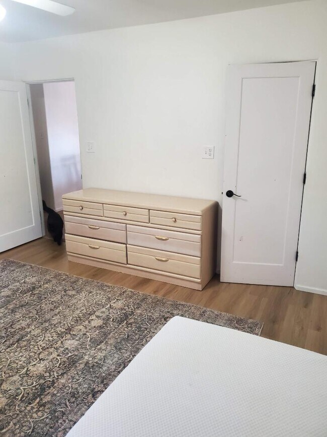 Building Photo - 1520 W Encanto Blvd