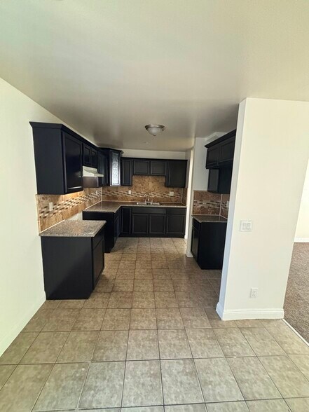 Building Photo - 3312 W 66th Pl