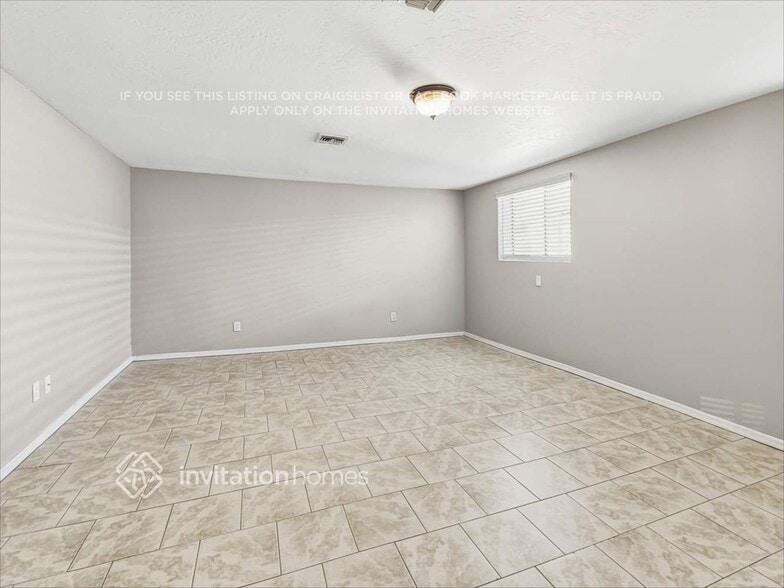Building Photo - 525 W 6th Dr