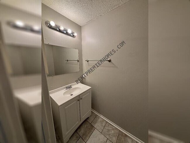 Building Photo - 101 Darryl Ct