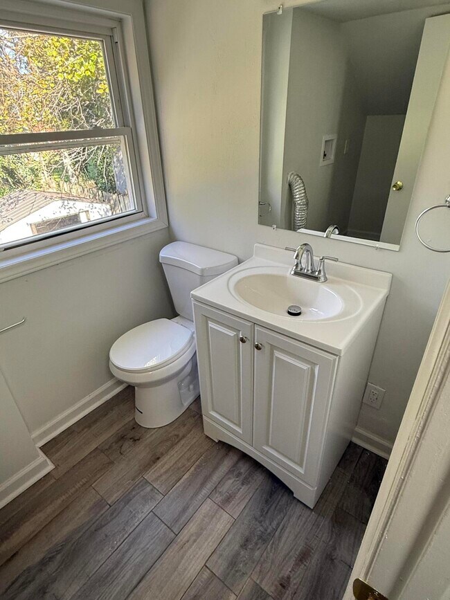 Building Photo - 2608 Dorchester Dr NW