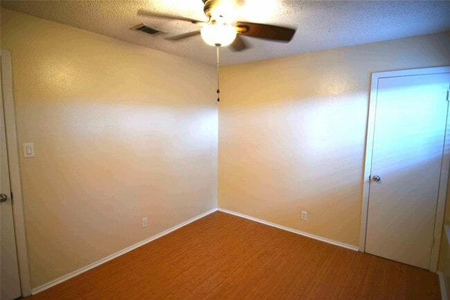Building Photo - 3321 Dolphin Dr