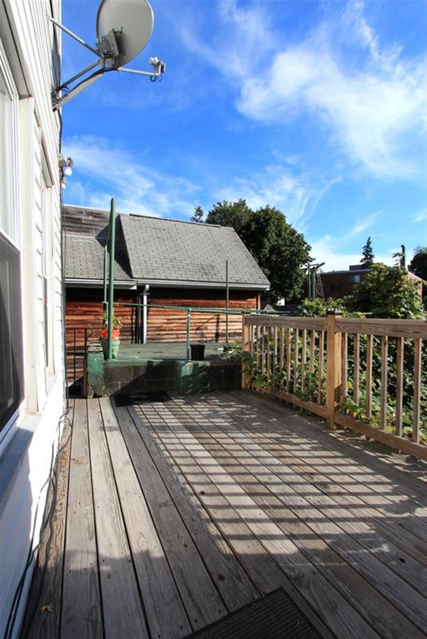 Building Photo - 569 Main St