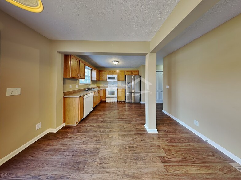 Building Photo - 2740 N Whitfield Rd