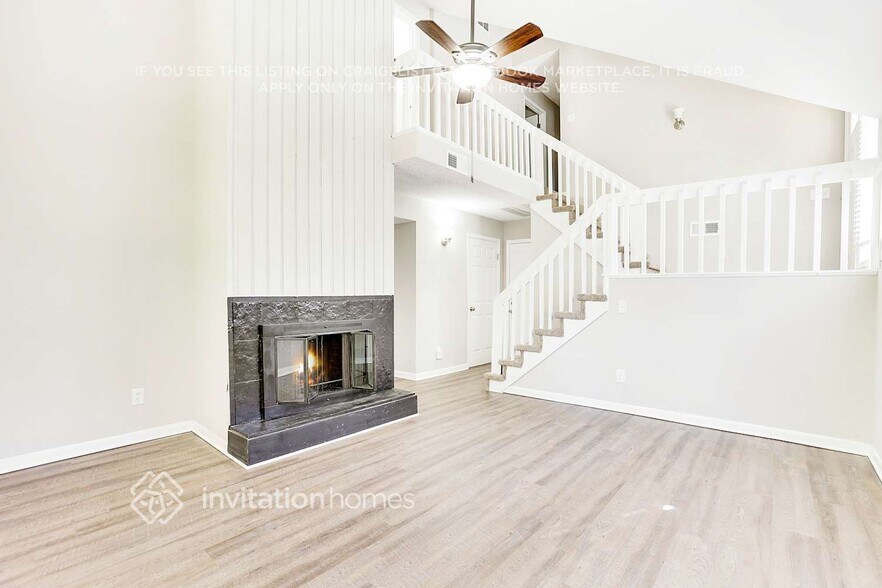 Building Photo - 3166 Robindale Rd