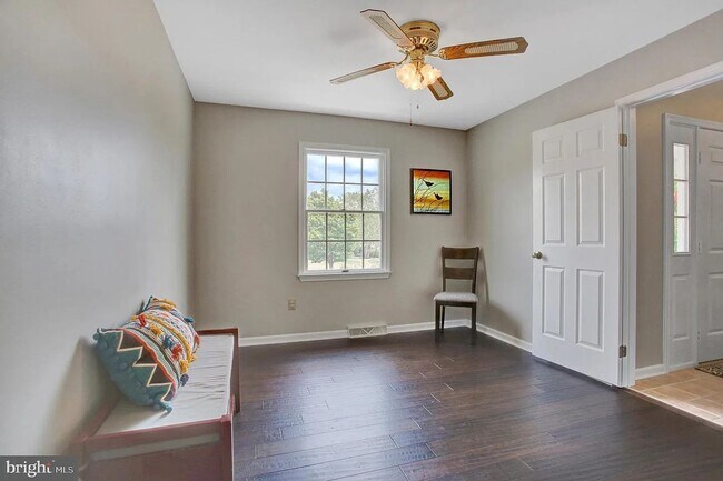 Building Photo - 3 Bedroom Home