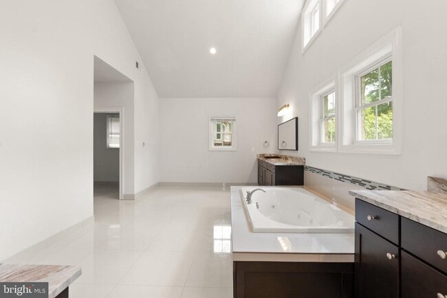 Building Photo - 7324 Statecrest Dr