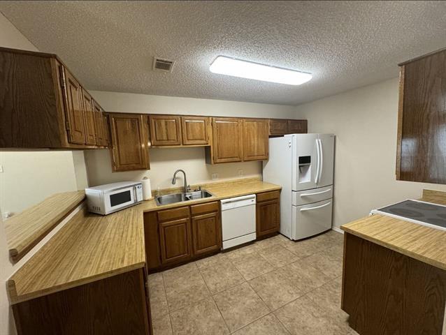 Building Photo - 4729 Jasmine Dr