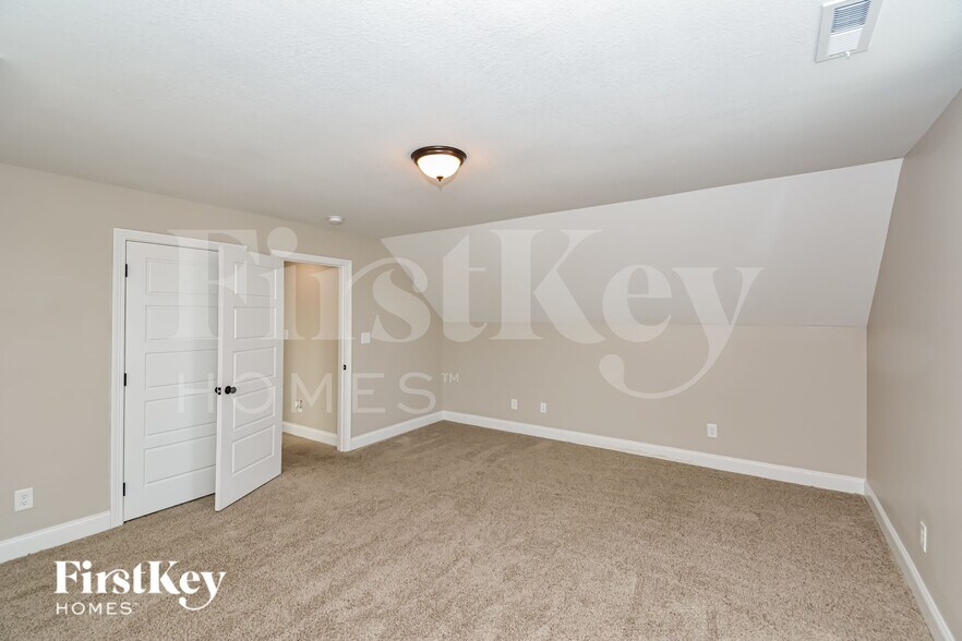 Building Photo - 372 Lowline Dr