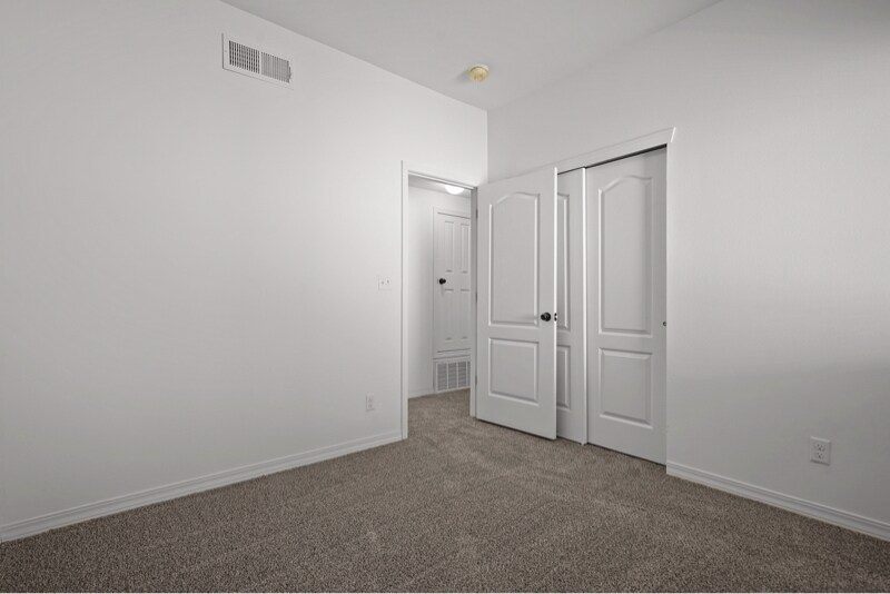 Building Photo - 12832 Linstead Ave