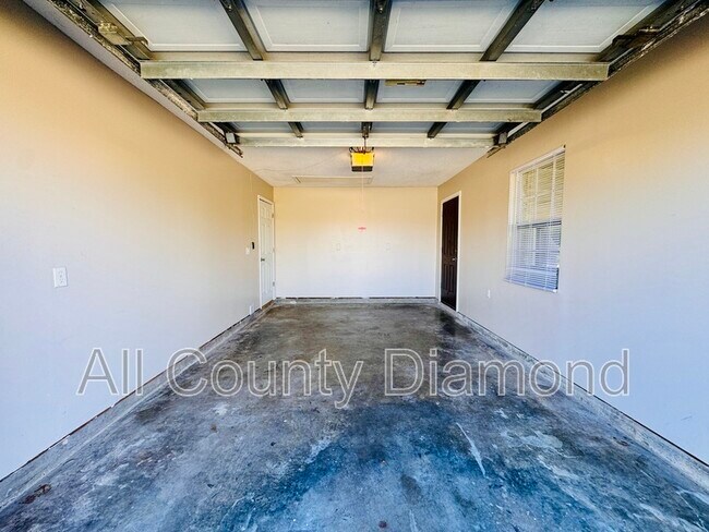 Building Photo - 167 Lauren Ln