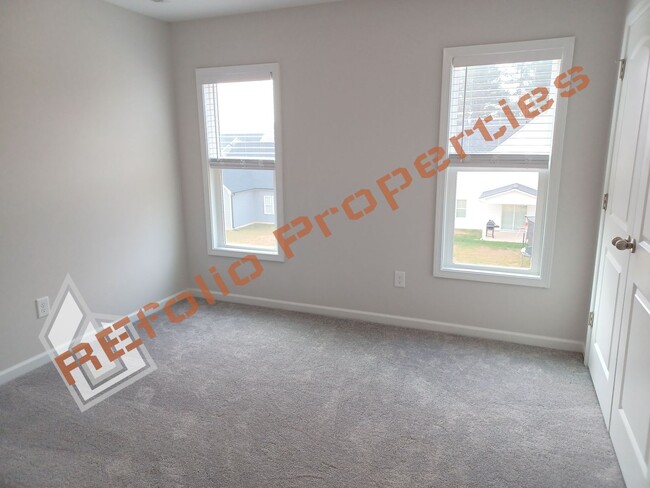 Building Photo - Beautiful 4BD 2.5BA Home w/Primary Suite o...