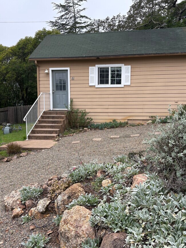 Building Photo - 42 Jacks Ln