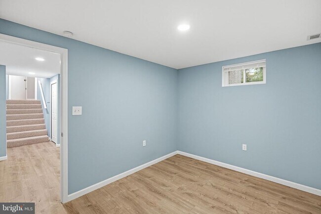 Building Photo - 809 Woodley Dr