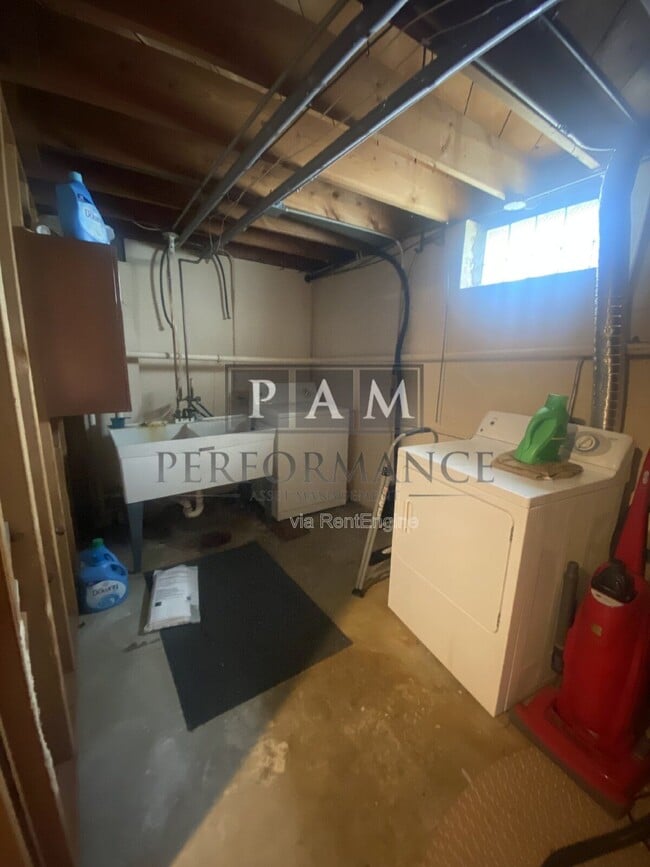 Building Photo - 11407 W Mt Vernon Ave