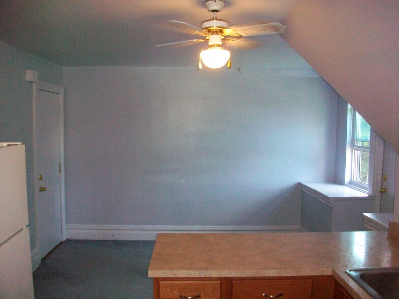 Livingroom - 600 S Dallas Ave