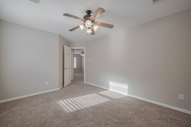 Building Photo - 9714 Angleside Ln