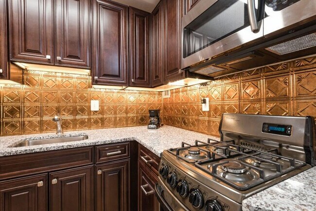 Building Photo - 1011 Arlington Blvd