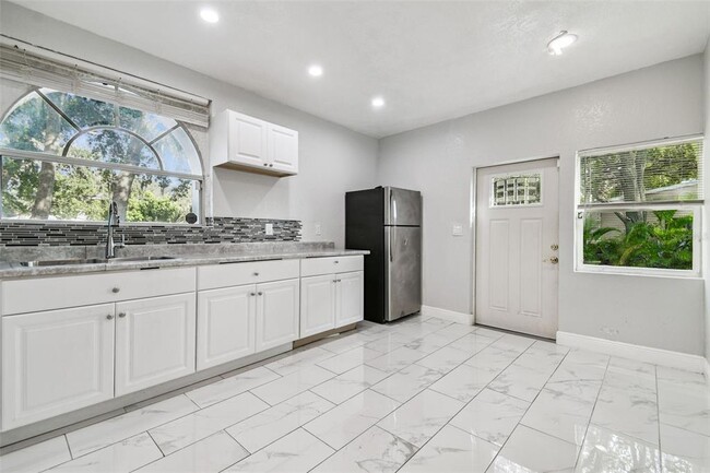 Building Photo - 15410 Manning Dr