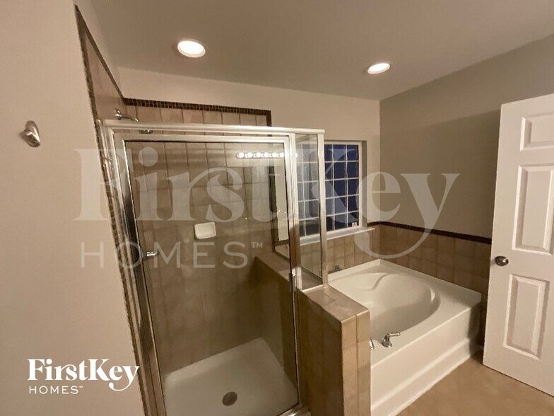 Building Photo - 2 Red Sage Ct