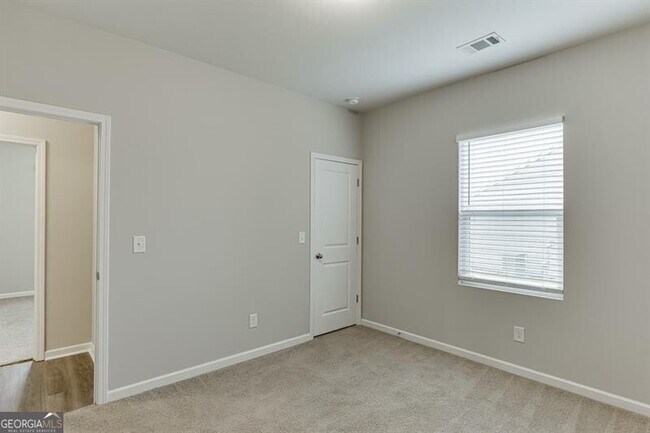 Building Photo - 145 Alexander Ln