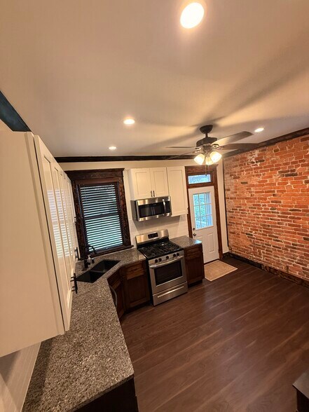 Building Photo - 1520 Bryden Rd